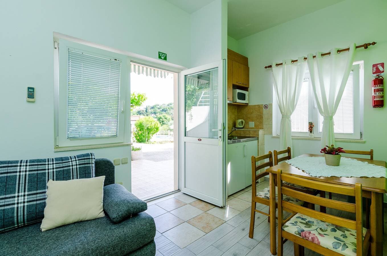 Foto 3 von 19: Ferienwohnung für 4 Personen mit Garten