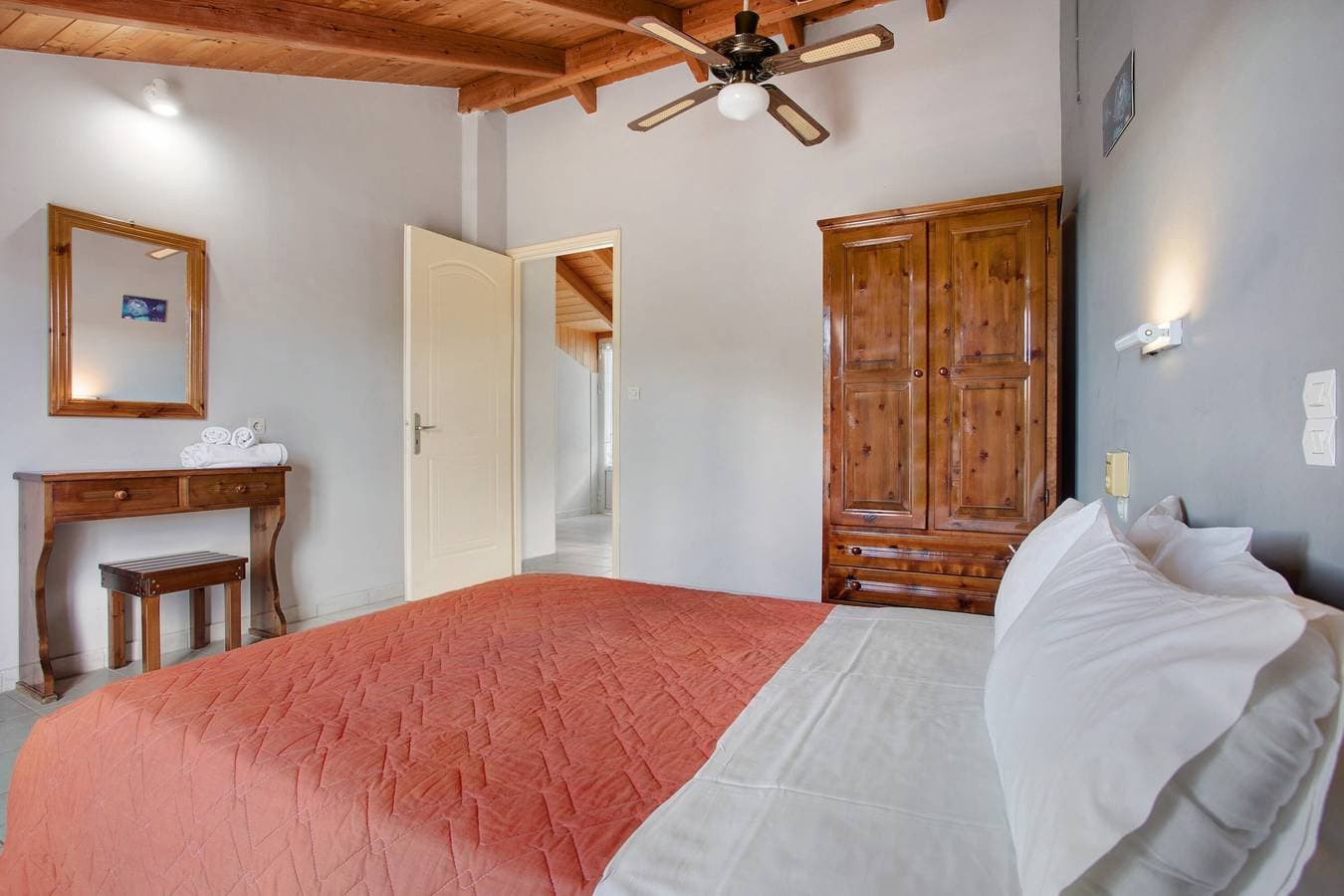 Foto 6 von 26: Ferienwohnung "Dolphin Apartment Meerblick 9" mit Privatem Balkon, Gemeinschaftsgarten und WLAN