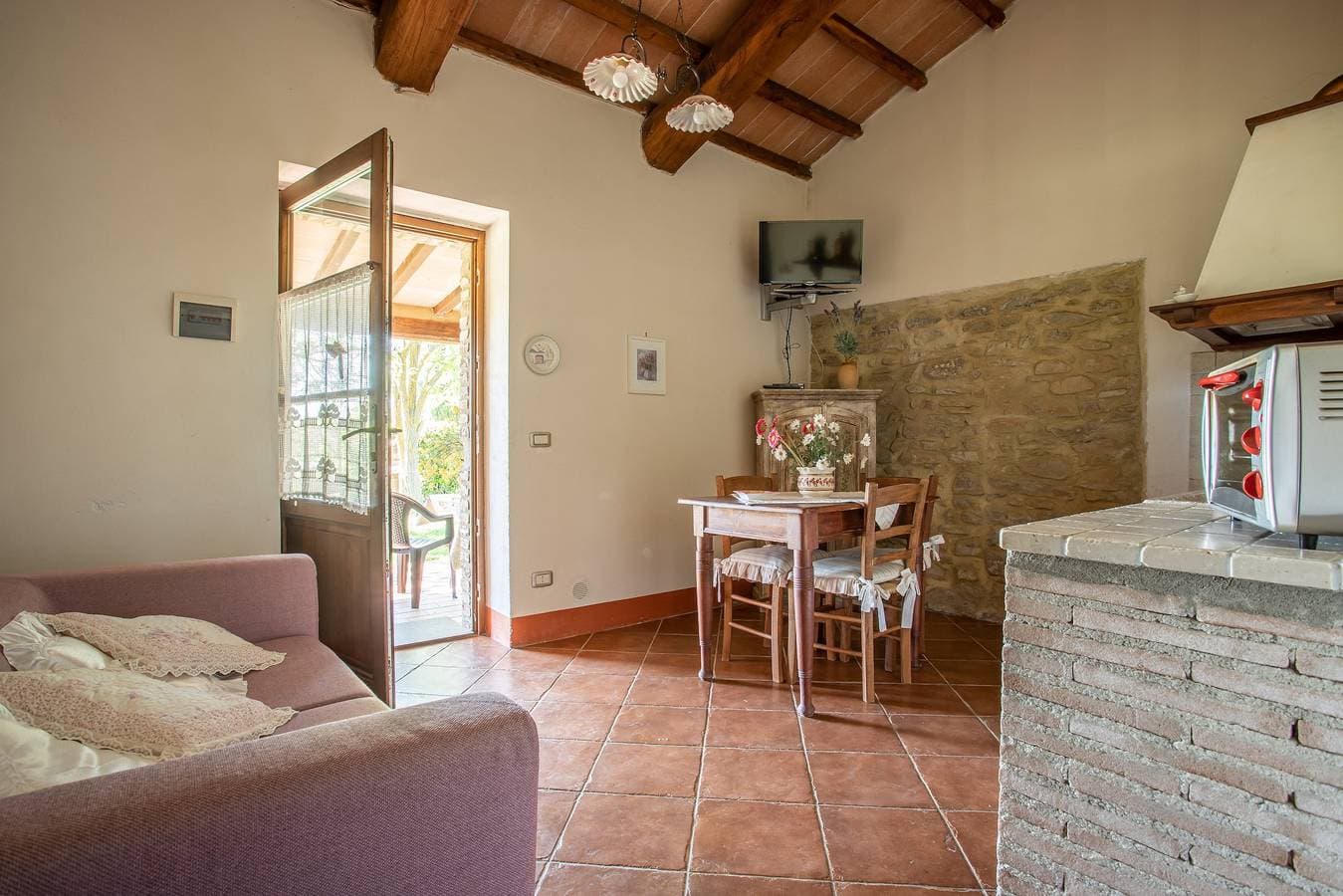Foto 3 von 17: Ferienwohnung La Lavanda mit Terrasse, Gemeinschaftspool und WLAN