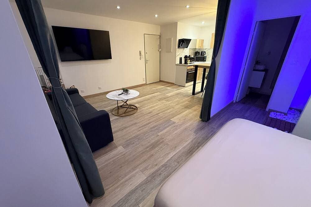 Foto 7 von 11: Suite with Private Jacuzzi Near Paris