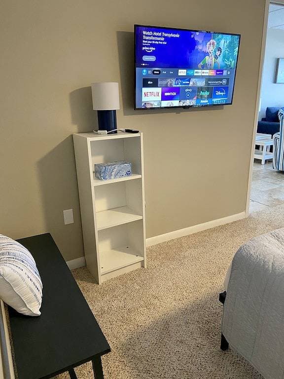 Cozy & Cheerful Oceanfront 2-bedroom condo w/ pool 1
