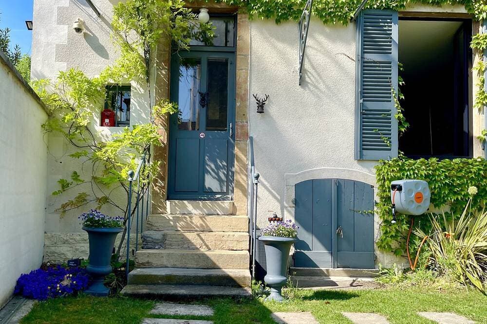 Ein schönes Haus in einem privaten Garten, nur wenige Schritte vom Zentrum von Beaune entfernt 1