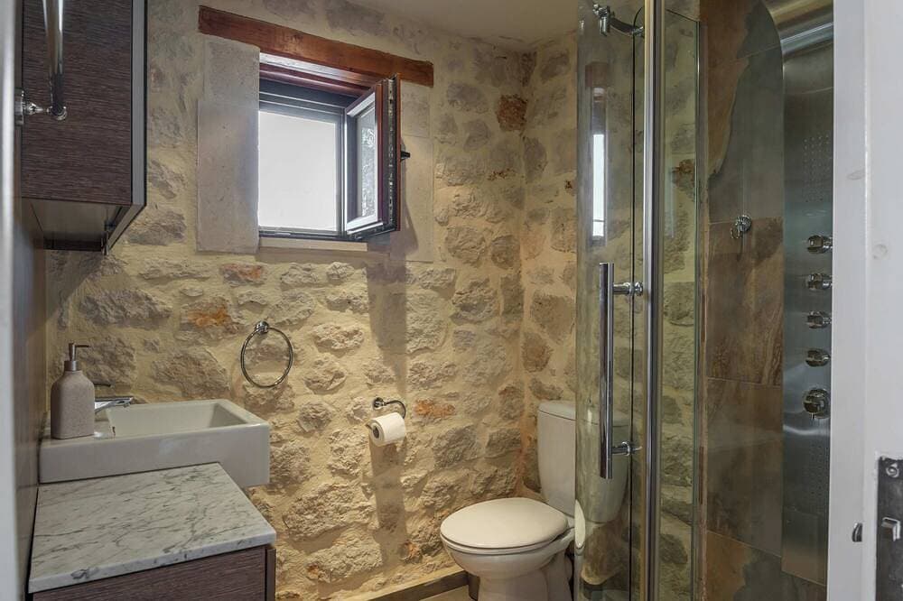 Foto 12 von 30: Countryside Villa with a Walk-in Free Form Pool