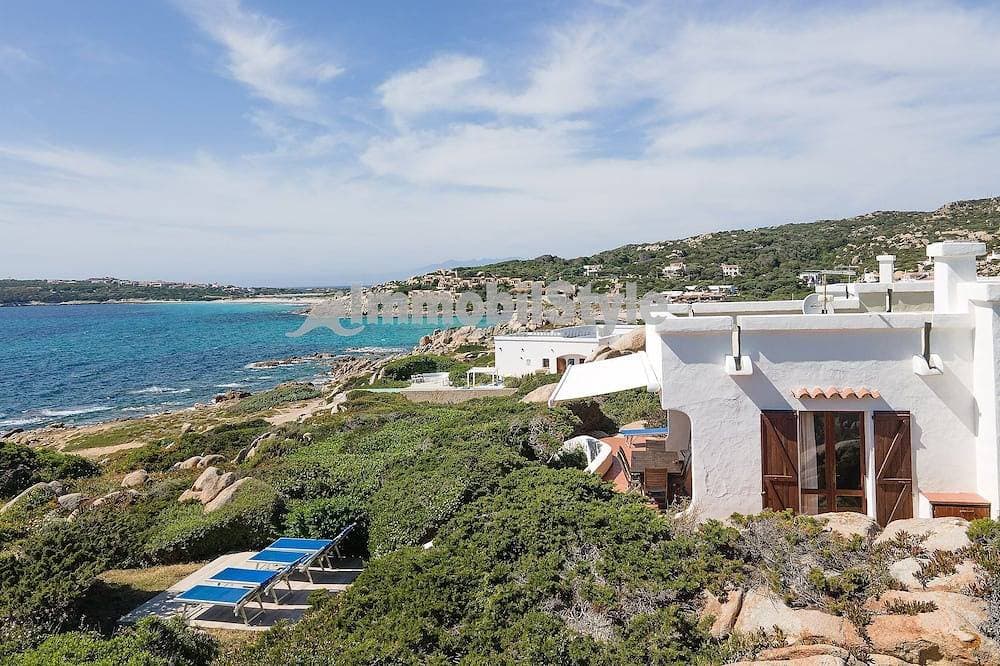 Fantastic front row villa with breathtaking sea view 1