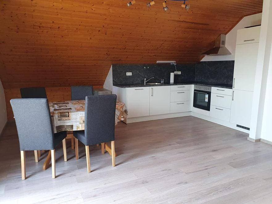 Foto 6 von 22: Three-Bedroom Apartment with Balcony