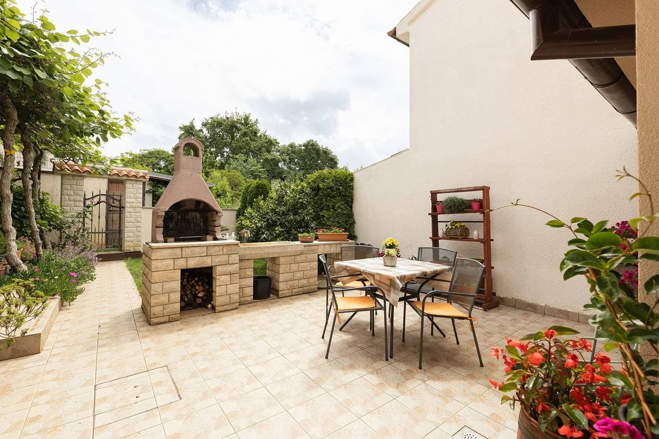 Apartment Neli mit Terrasse und Grill in Meeresnähe. 1