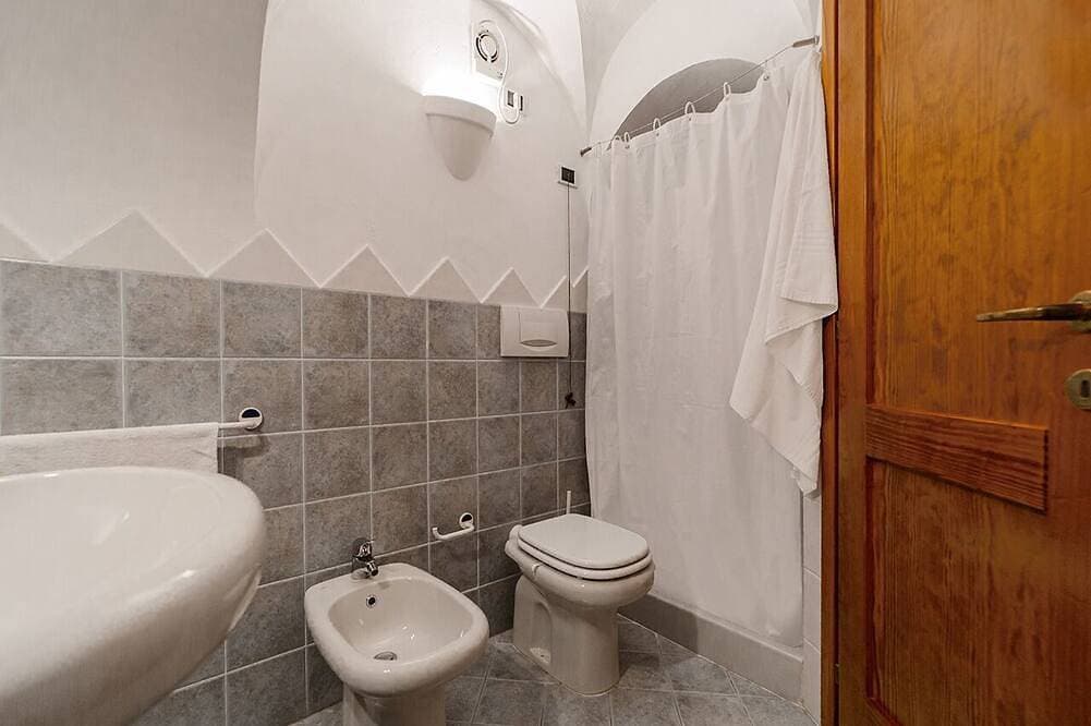 Foto 13 von 30: Panoramic sea view villa in La Maddalena with garden. Walk to beaches.