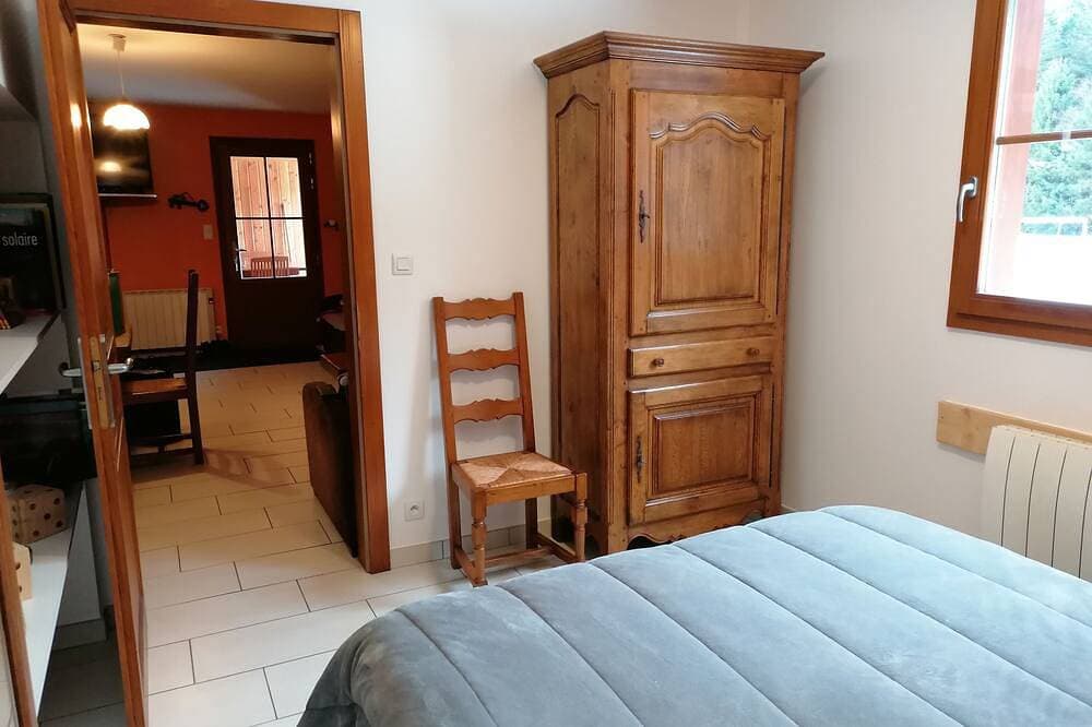 Foto 3 von 30: Einstöckiges Chalet am Ufer des Sees auf einem 1 ha großen Naturgrundstück mit Sauna