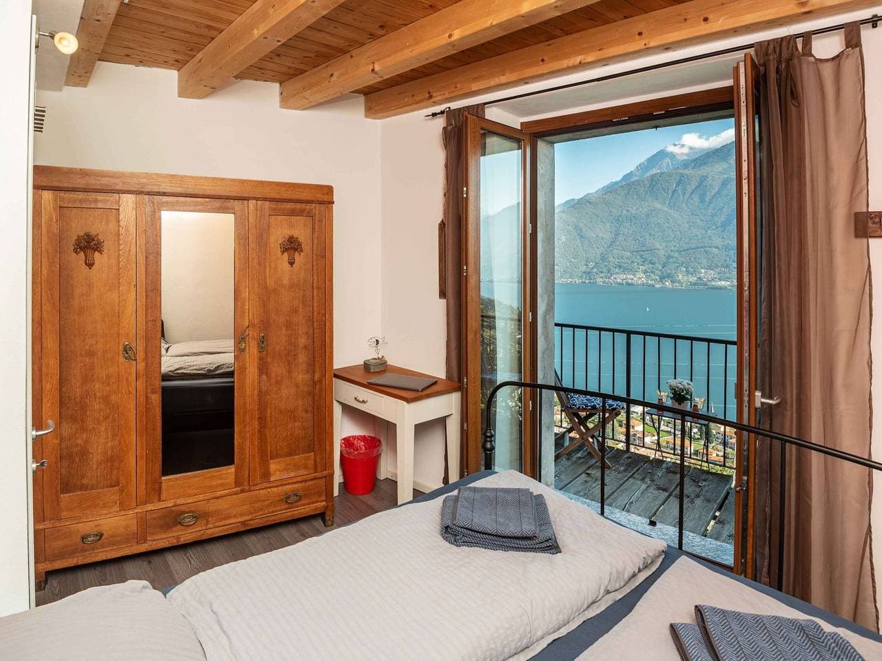 Foto 3 von 37: Ferienhaus 'Casa Bianca' mit Seeblick, privater Terrasse und WLAN