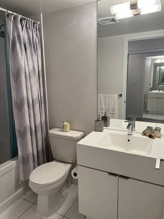 Master bedroom in Downtown Toronto, Cn tower, Financial District 1