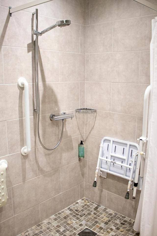 Foto 10 von 11: Double Room - Disability Access