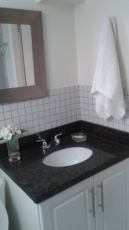 Foto 13 von 18: Zwei Schlafzimmer in der Nähe von Skytrain in Killarney, Vancouver
