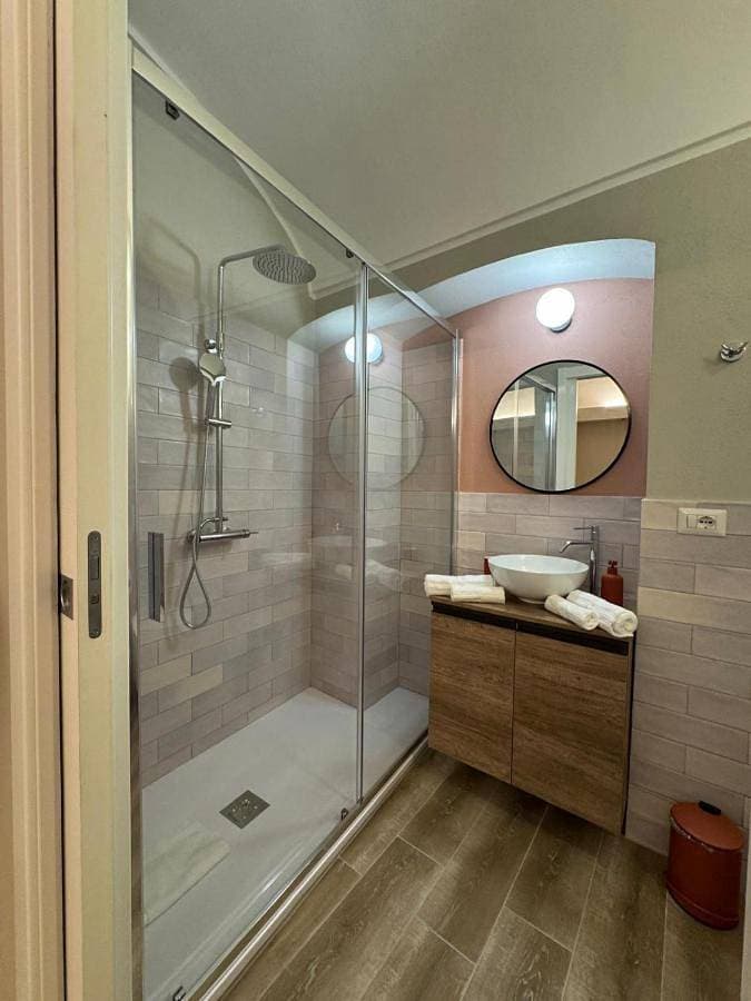 Foto 5 von 8: Double Room with Private Bathroom
