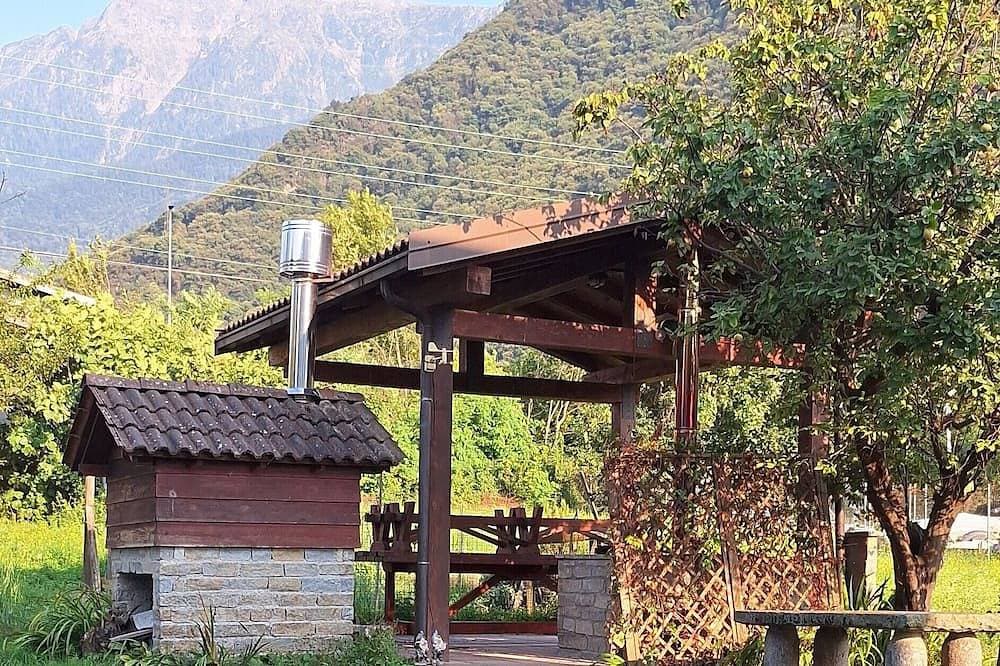 Casa Romilda: an apartment just a few meters from the lake, with a garden and ample parking 1