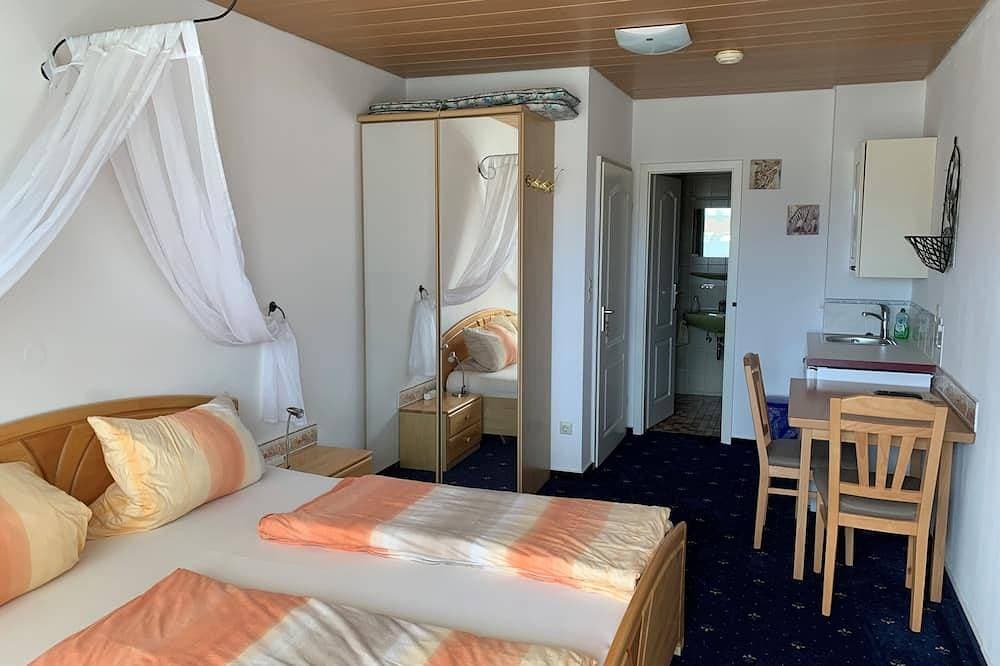 Foto 2 von 12: Doppelzimmer 8, mit Balkon - Gästehaus am Lindenweg