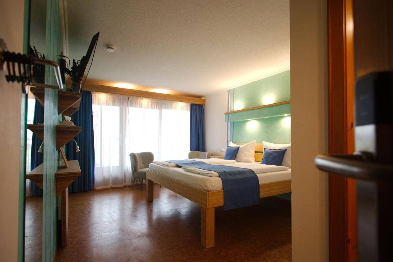 Foto 3 von 25: Double Room with Balcony