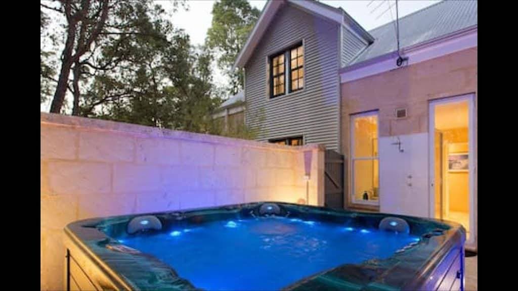 Foto 8 von 30: Chidlow, Lake Leschenaultia, Perth Hills, Spa und Sauna, Relax and Unwind