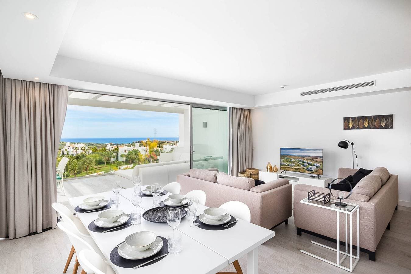 Foto 7 von 60: Stylish 3-Bed Apartment | Alcazaba Lagoon 1514