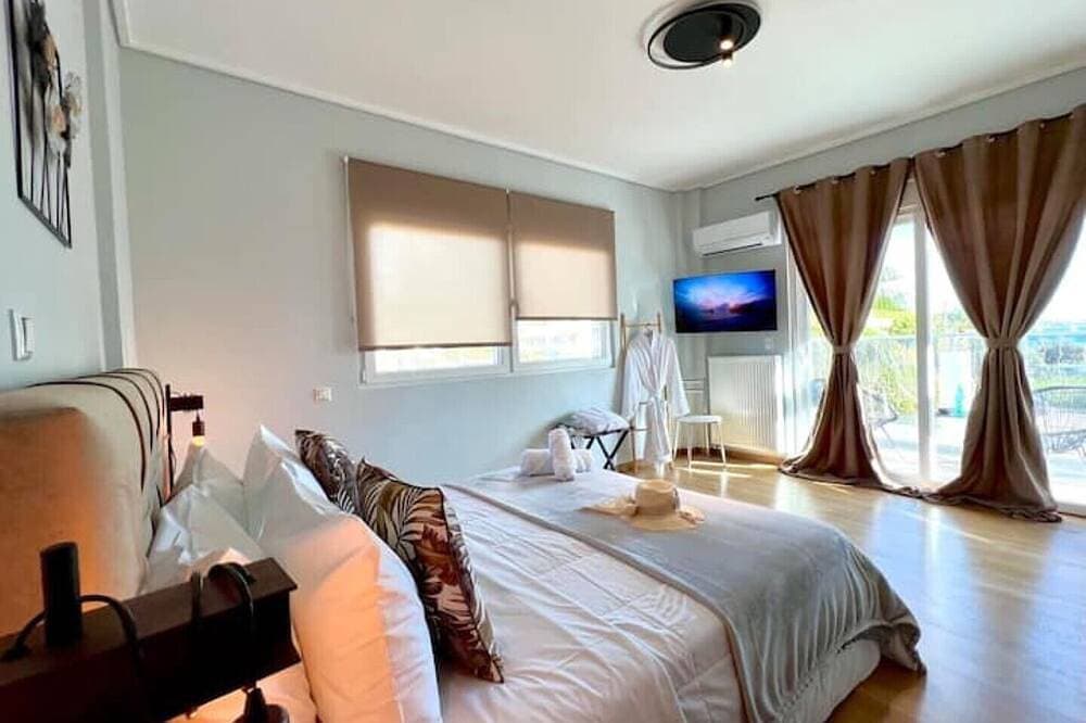 Foto 3 von 30: Allure Villa, beachfront, featuring a gym, sauna, and jacuzzi