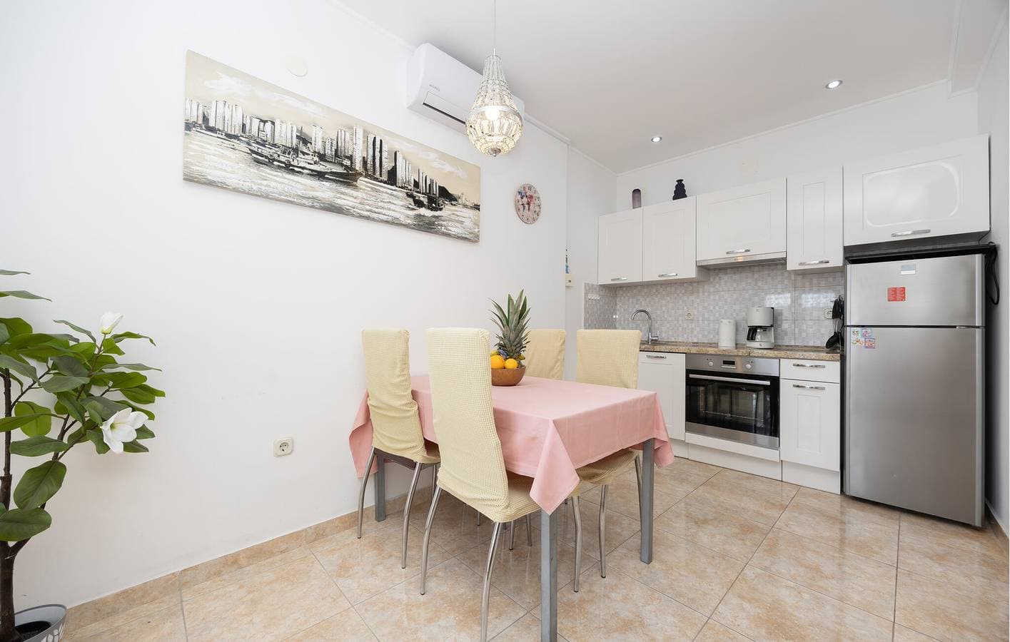 Foto 5 von 23: Apartment mit Meerblick, Wifi, AC, Pool und Terrasse