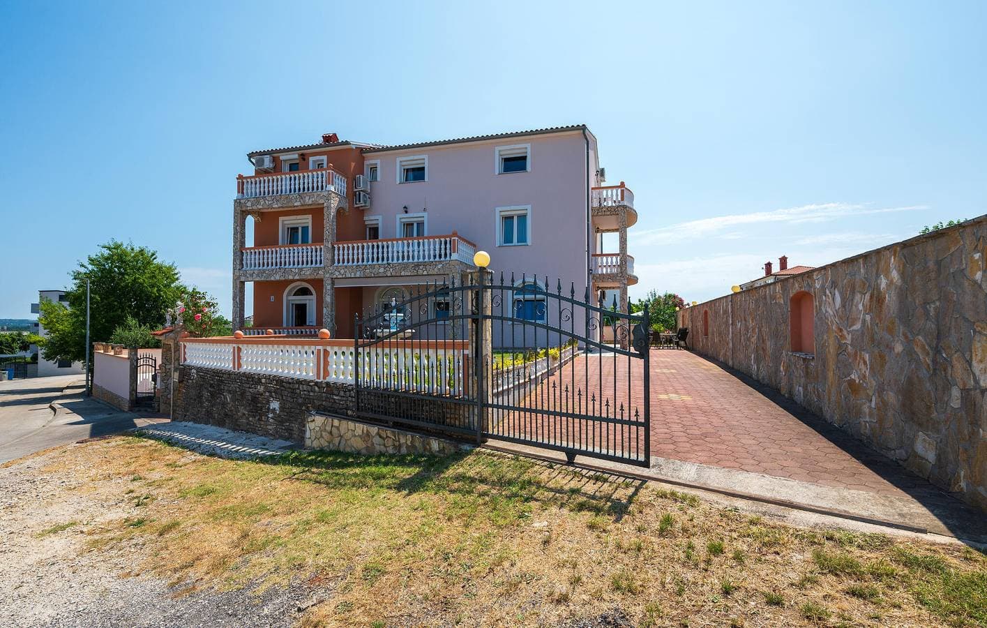 Foto 2 von 32: Gemütliche Ferienwohnung mit Pool, WLAN und Strand in der Nähe