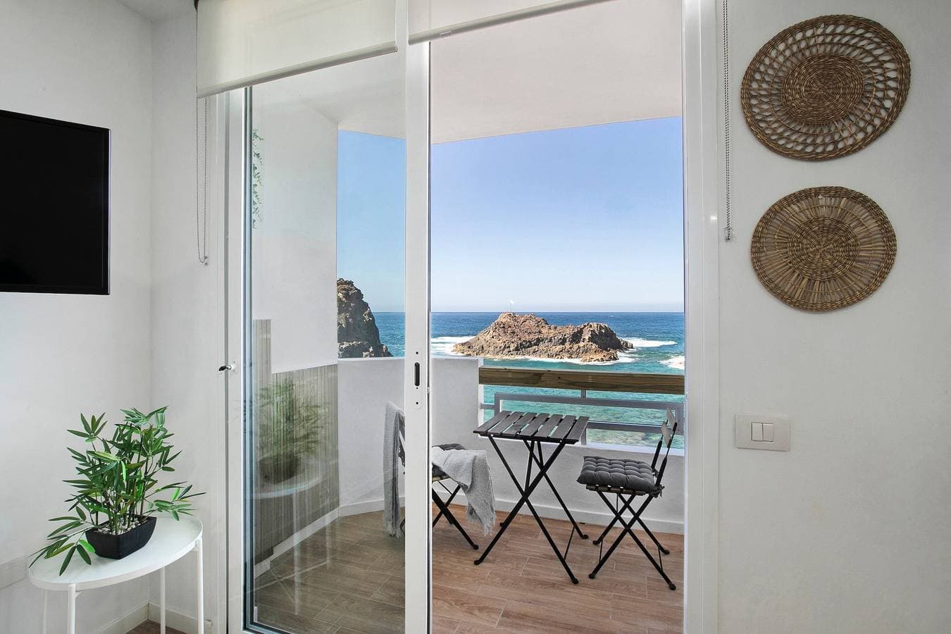 Foto 2 von 28: Ferienwohnung 'Mypris Home 2' mit Meerblick, privater Terrasse und WLAN