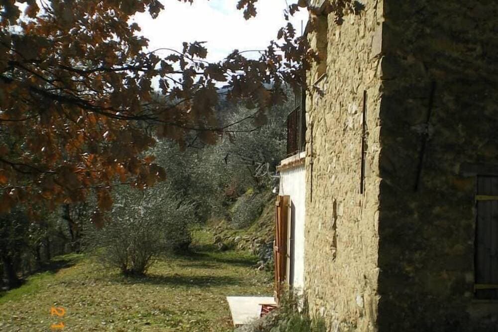 Foto 6 von 11: Freistehendes Haus mit Garten