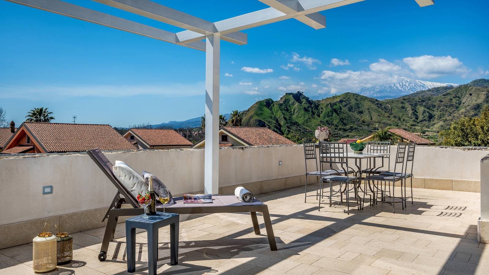 Foto 3 von 26: Villa für 6 Personen mit Balkon