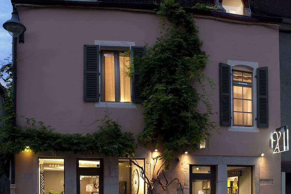 Foto 10 von 12: Vougeot-Studio-Design-Eigenes Badezimmer