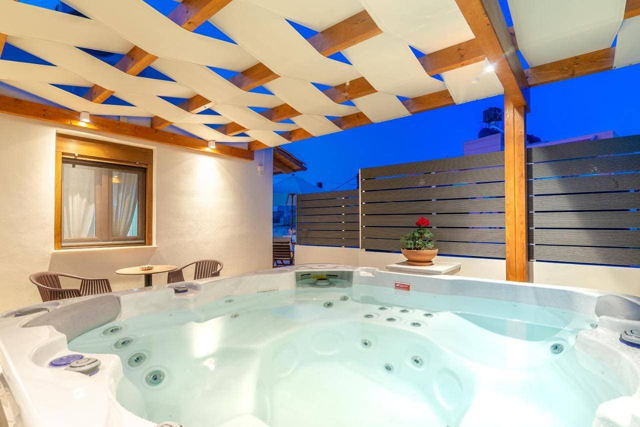 Eleni Luxury Maisonette with Jacuzzi 1