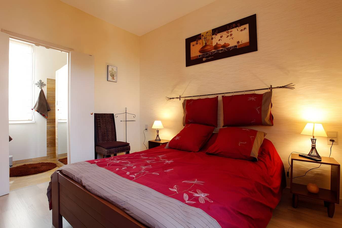 Foto 2 von 14: Céciles Gästezimmer mit Gemeinschaftspool, WLAN und Klimaanlage