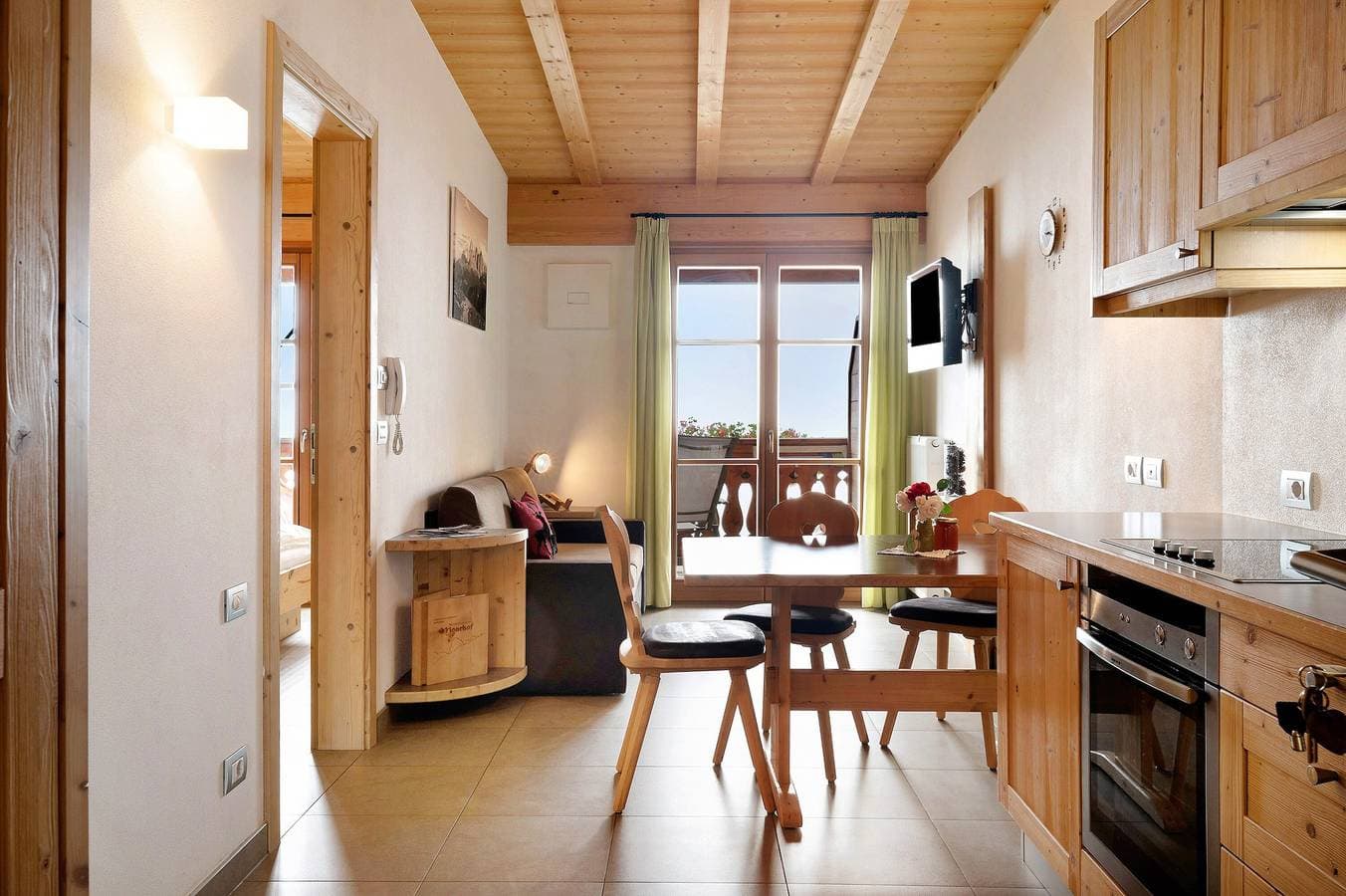 Foto 9 von 28: Ferienwohnung "Moarhof Natur Naturalia" mit Bergblick, Gemeinschaftsterrasse und WLAN