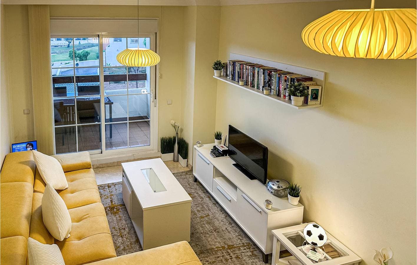 Foto 3 von 14: Apartment mit Poolterrasse: 2,5 km zum Bil Bil Strand
