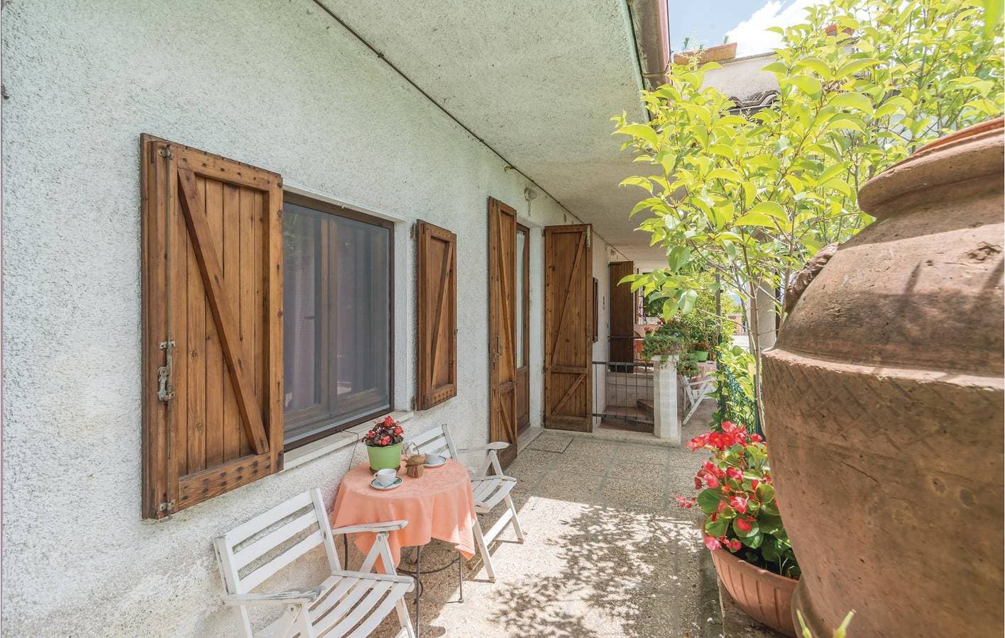 Rückzugsort am Pool mit Parkplatz und Küche 1
