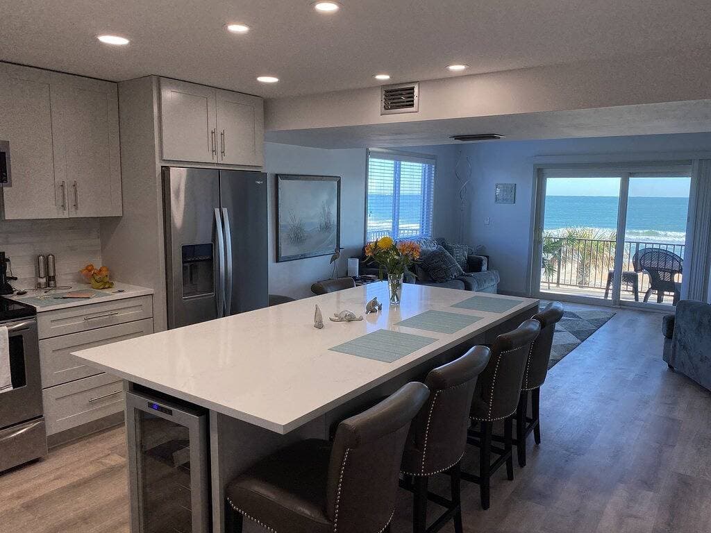 Foto 13 von 39: Oceanfront Luxury- Sand & Sea with a Modern Appeal