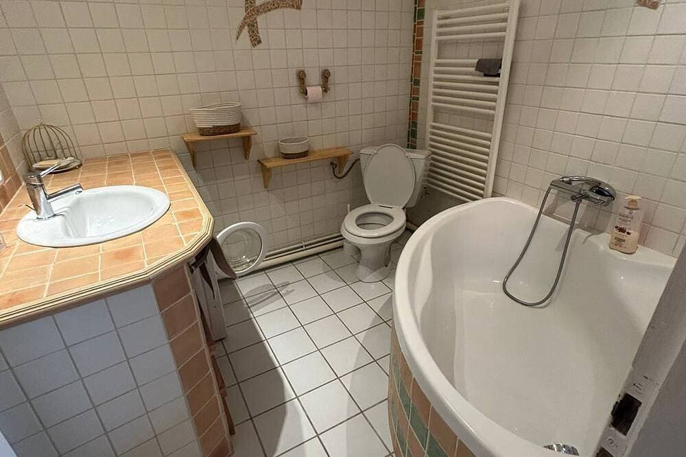 Foto 6 von 21: Cozy Apartment with Mountain View, Balcony & Free Parking