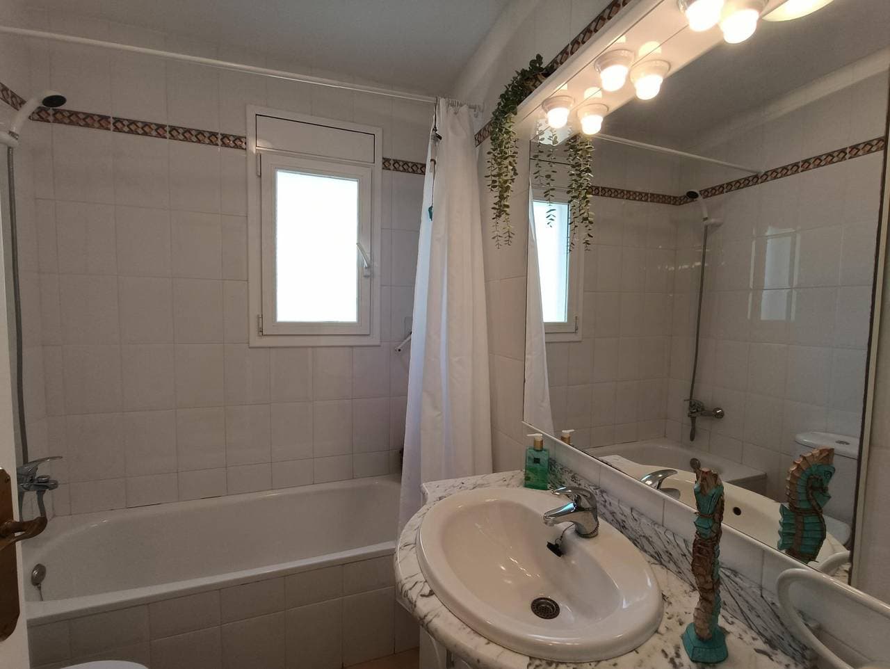 Foto 8 von 38: Ferienwohnung für 6 Personen mit Terrasse