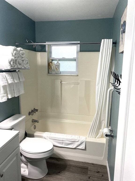 Foto 12 von 14: #3 Charming 2 Bdrm -1 Bath - Boat Parking Incl. - Convenient Location