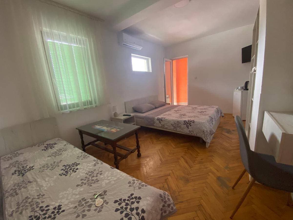 Foto 3 von 9: Triple Room with Lake View