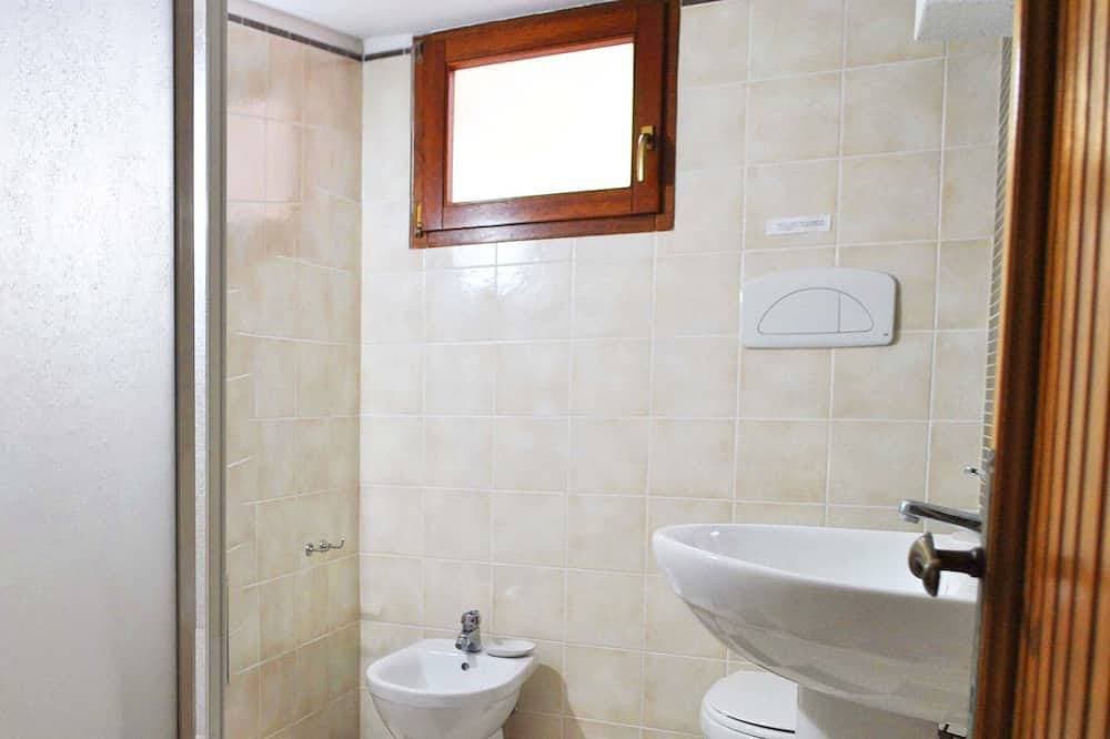 Foto 5 von 12: Sea view house 2 minutes walk from the main beach
