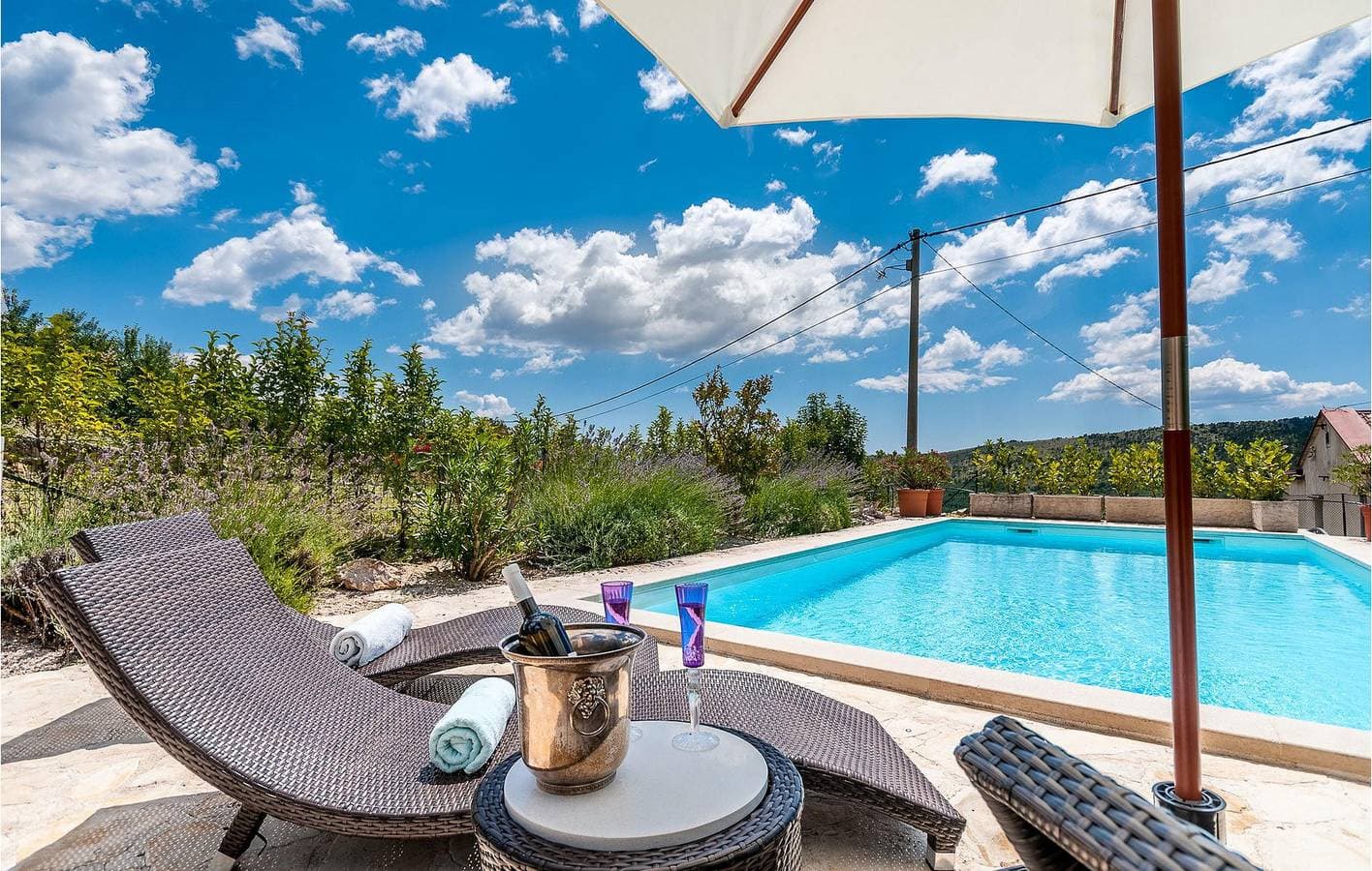Foto 9 von 42: Gemütliche 1-Zimmer-Wohnung mit Pool, WLAN und Parkplatz in der Nähe des Zentrums von Bribir