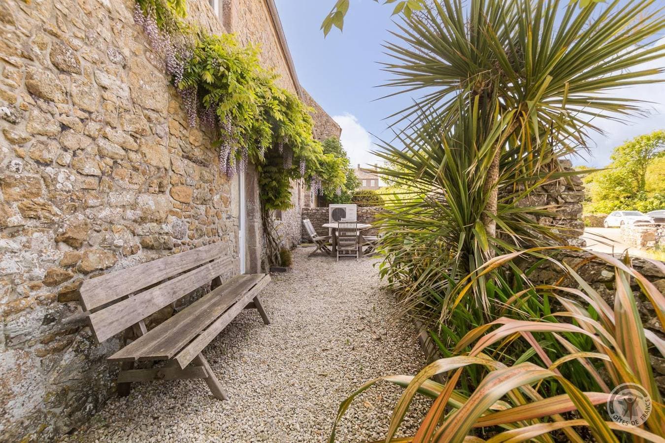 Foto 5 von 21: Geräumige 171m² Gite: Zu Fuß nach Saint-Germain-des-Vaux!