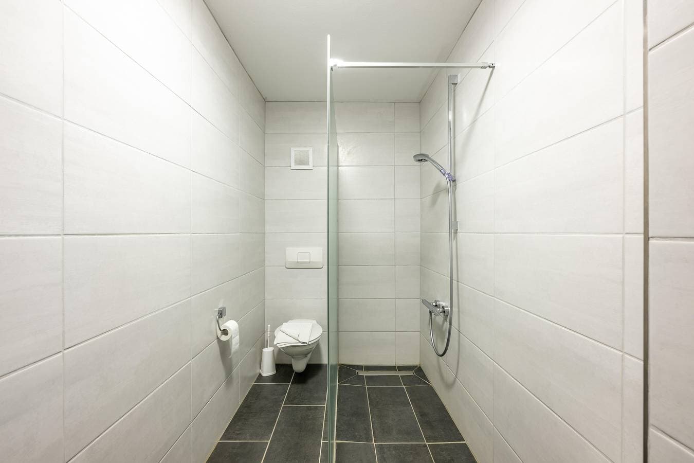 Foto 8 von 49: Doppelzimmer Nr. 4, Dusche, Wc