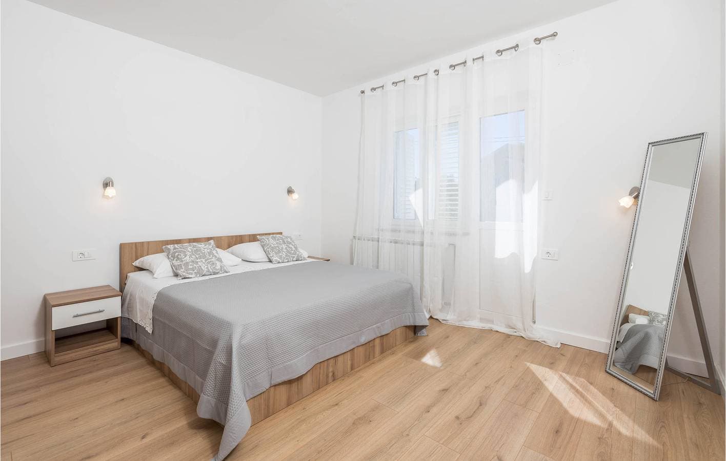Foto 11 von 31: Gemütliche Ferienwohnung mit Meerblick und Terrasse, in der Nähe von Skipper Pizza