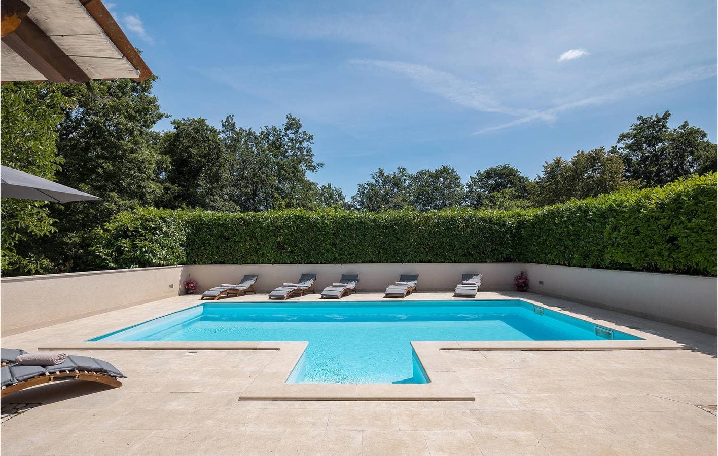 Foto 13 von 51: Reizende 2-Zimmer-Wohnung mit Pool, Terrasse und WLAN