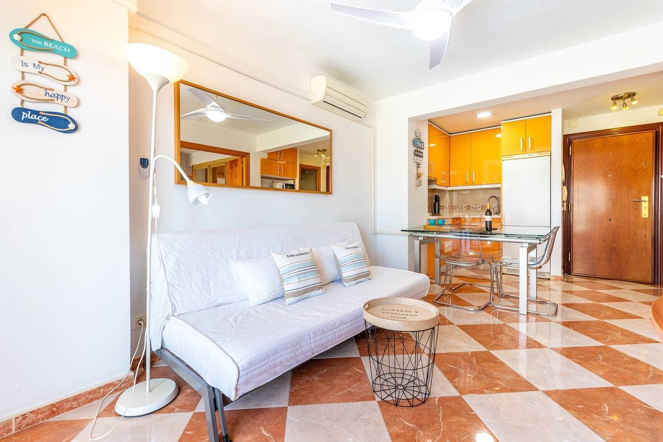 Foto 6 von 24: Sunny Seaside Apartment mit Meerblick, Pool & WLAN
