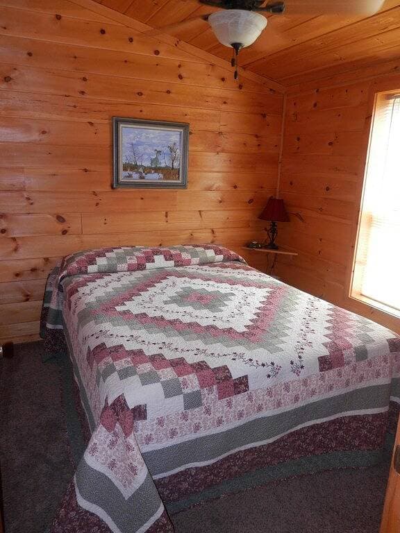 Foto 5 von 12: American Pines Cabin, 5 Meilen von Mt. Rushmore!