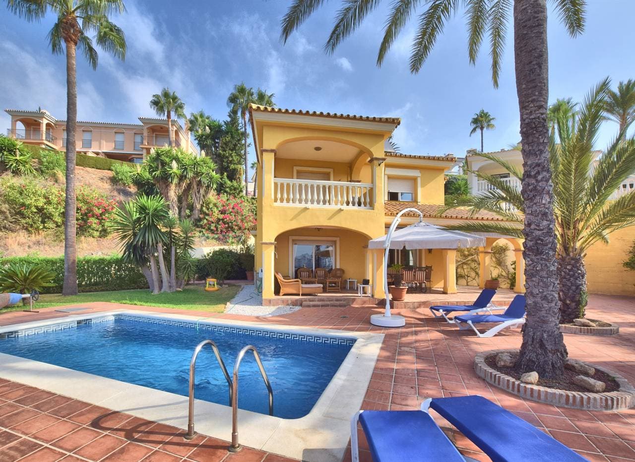Charmante Villa mit privatem Pool in Mijas Costa 1