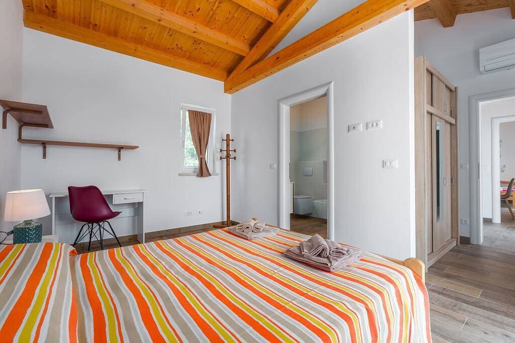 Foto 12 von 44: Villa für 6 Personen mit Garten