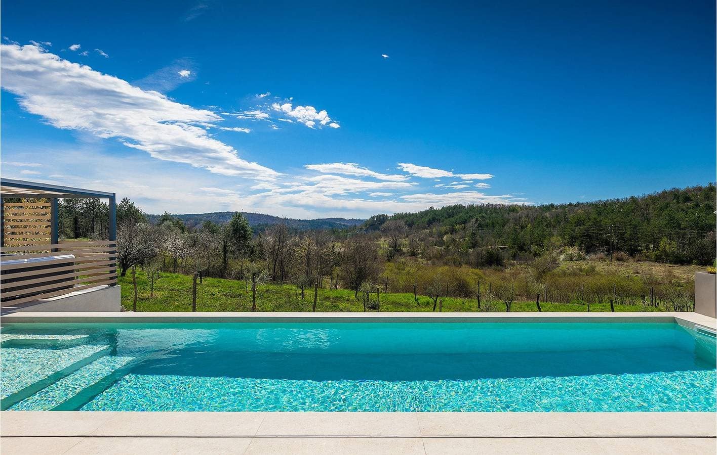 Foto 6 von 51: Modernes Apartment mit 2 Schlafzimmern, Pool und WLAN in der Nähe des Stadtzentrums von Lesišćina